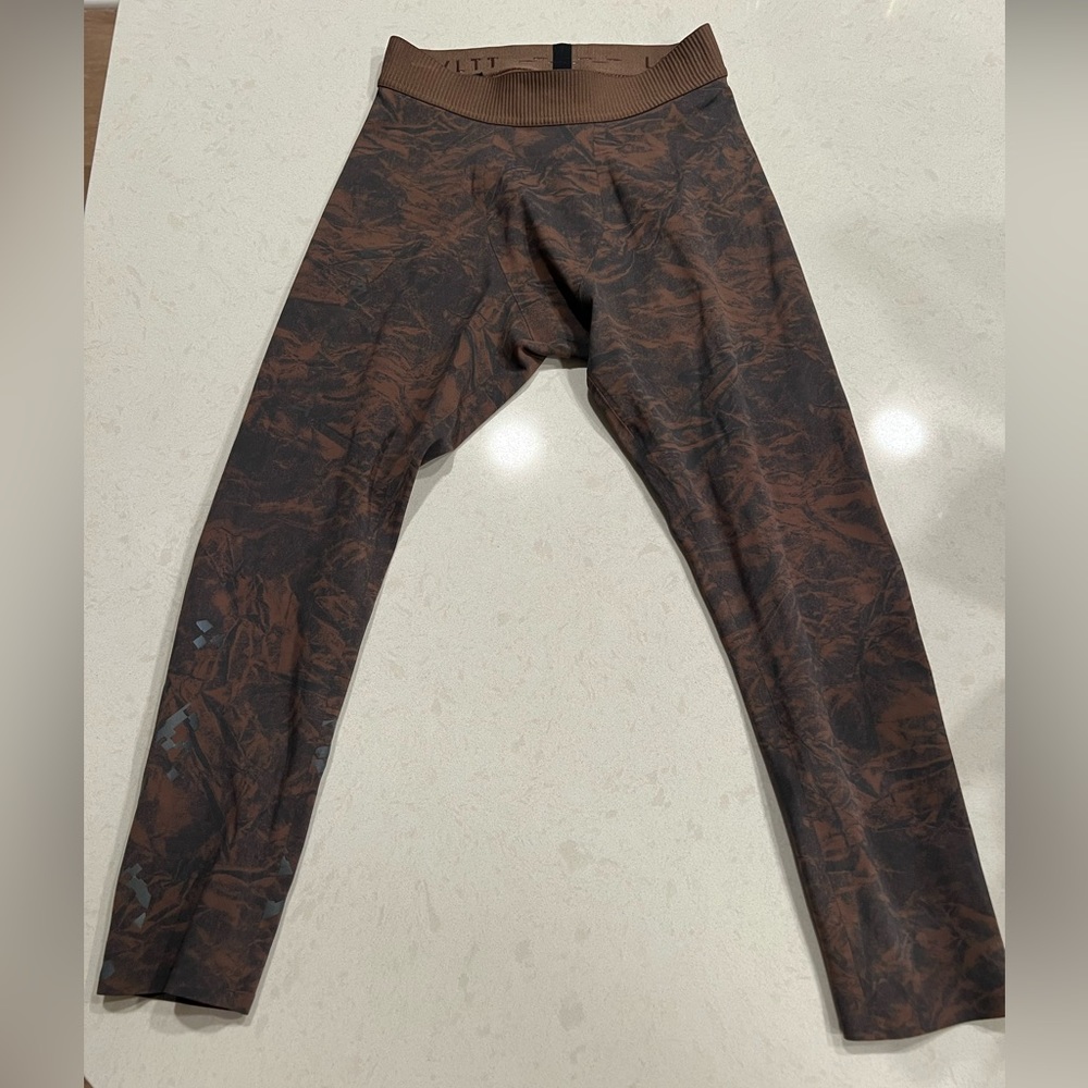 License to train tight orange camo